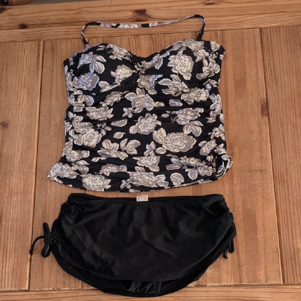 Merona Black/Tan/White Floral Tankini Swim Set (Top- L; Bottoms- M)